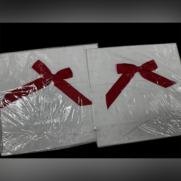 Elegant White UGG Logo SUN Gift Bag with Red Ribbon - Picture 2 of 4